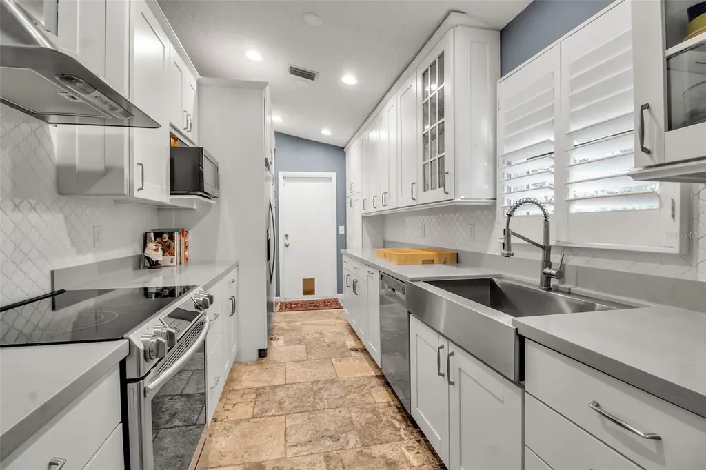 5232 White Sand Circle NE St Petersburg FL 33703
