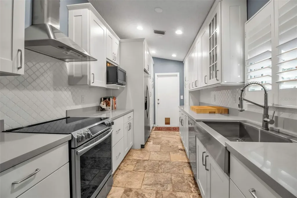 5232 White Sand Circle NE St Petersburg FL 33703