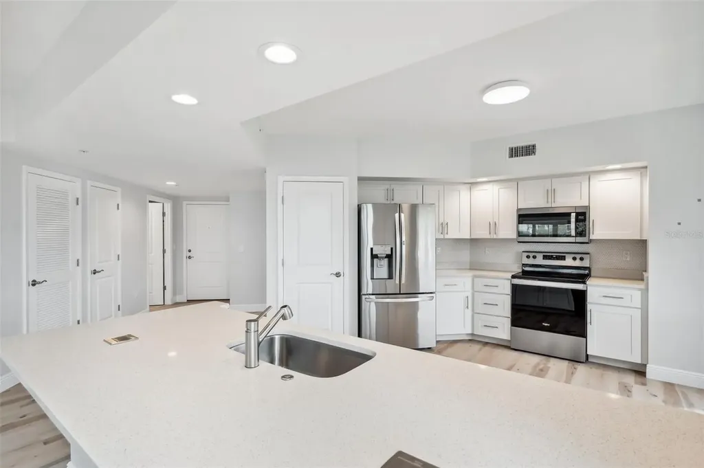 960 Starkey Road Largo FL 33771
