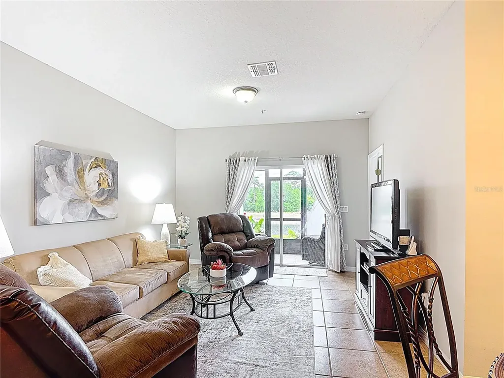 2833 Oakwater Drive Kissimmee FL 34747