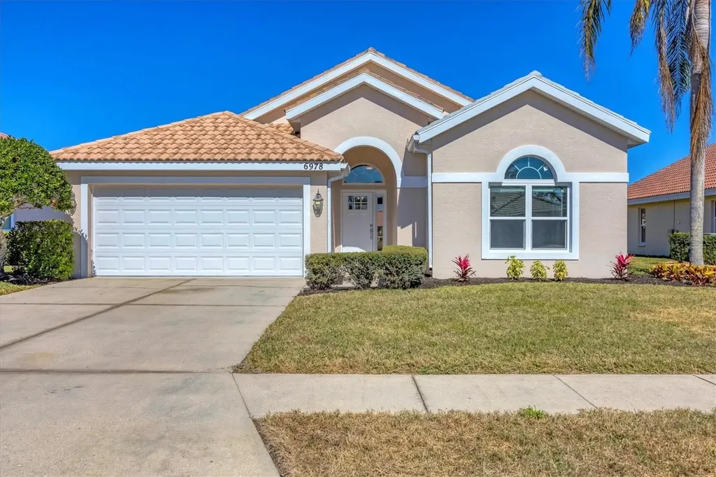 6978 Superior Street Circle Sarasota FL 34243