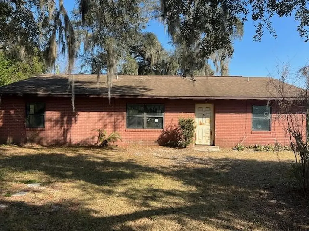 9355 County Road 121 Wildwood FL 34785