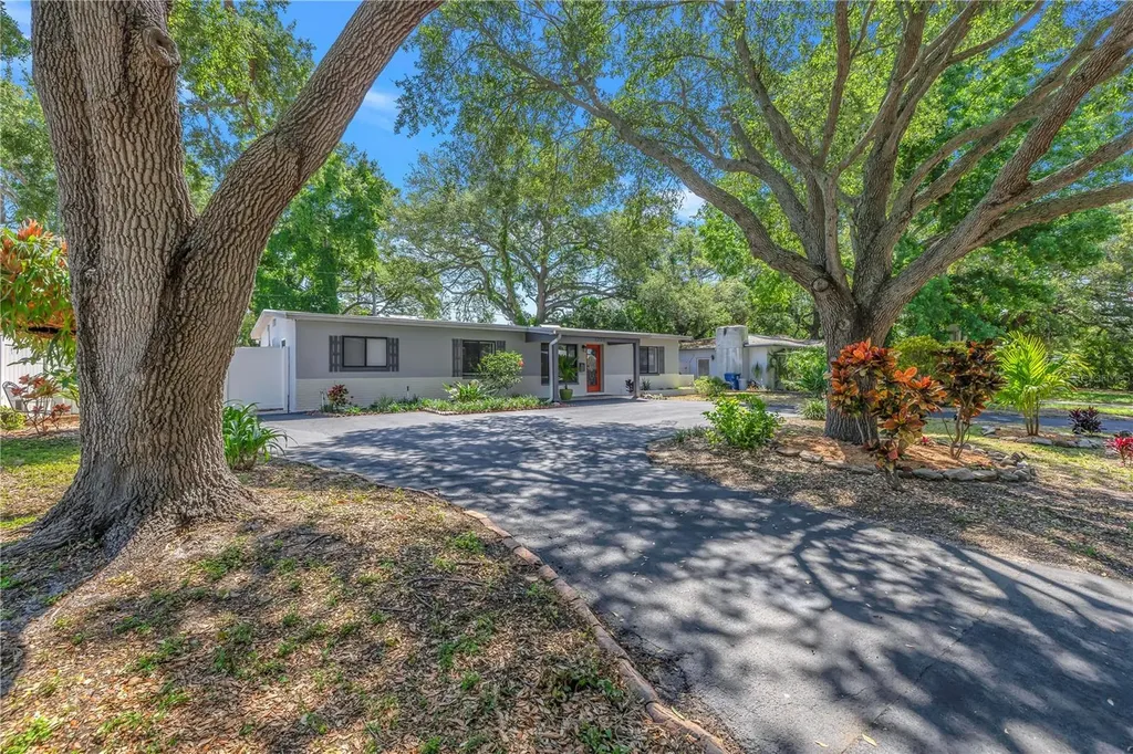 1201 77th Street N St Petersburg FL 33710