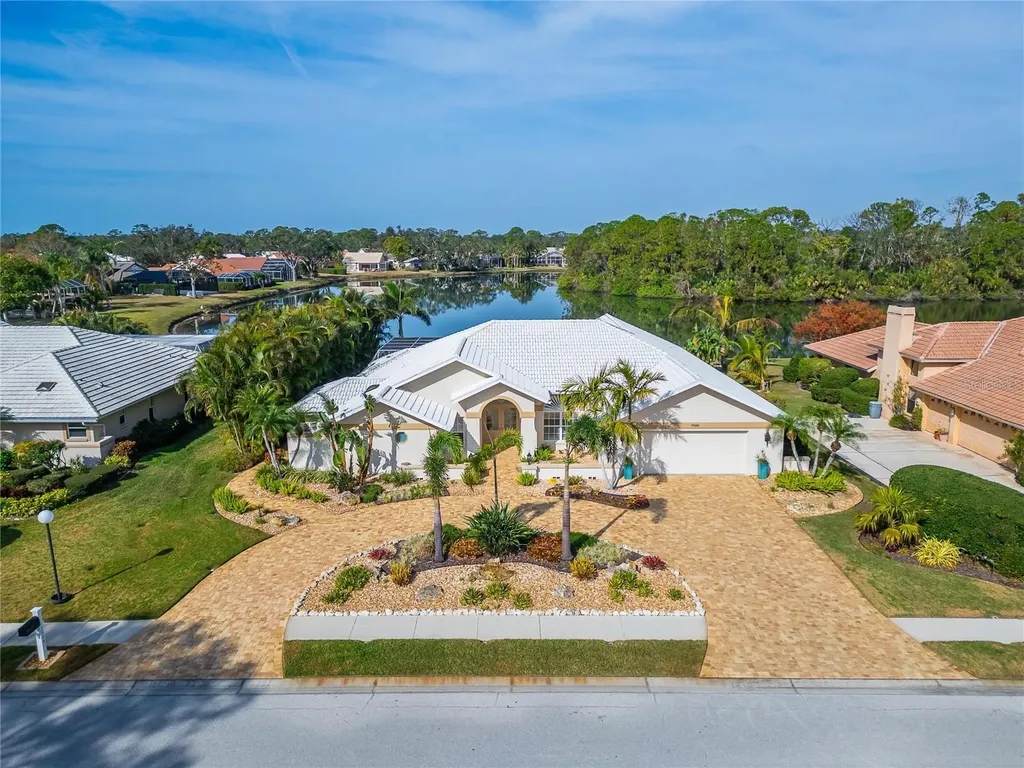7566 Links Court Sarasota FL 34243