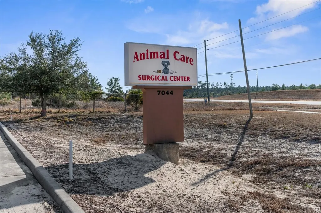 7044 Commercial Way Weeki Wachee FL 34613