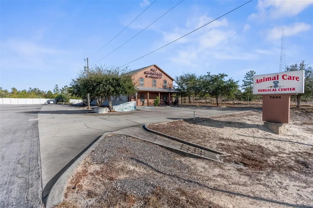 7044 Commercial Way Weeki Wachee FL 34613