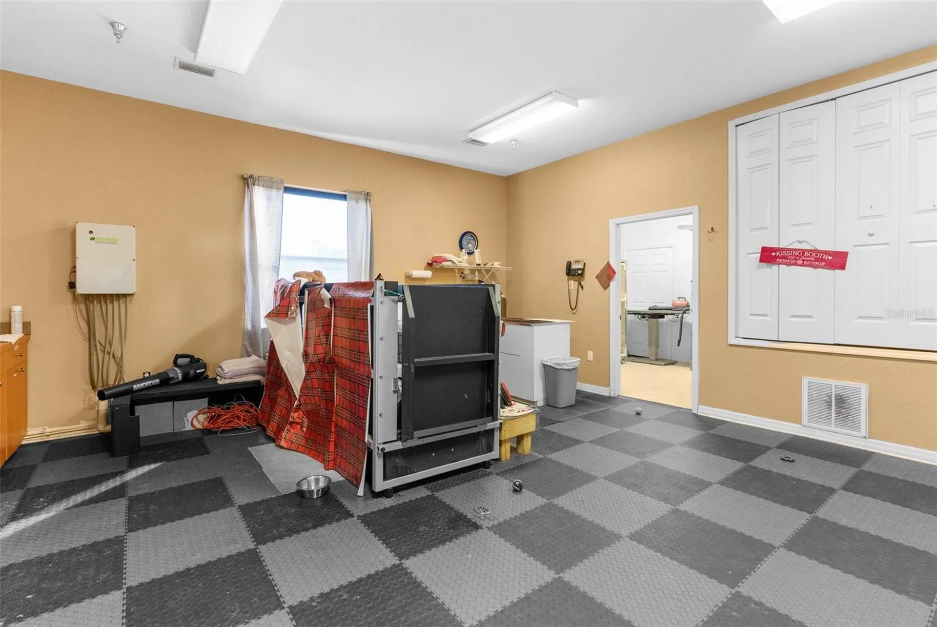 7044 Commercial Way Weeki Wachee FL 34613