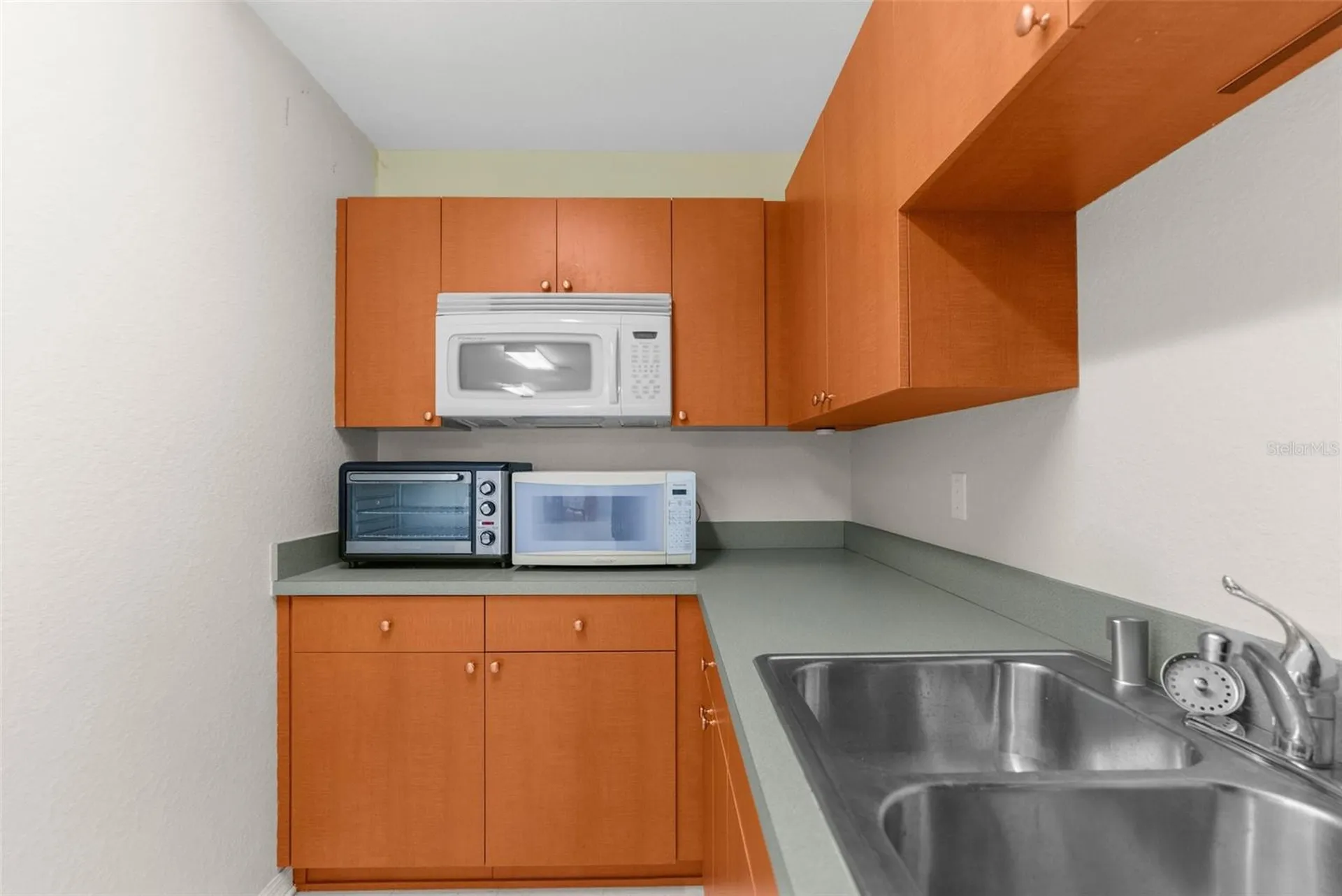 7044 Commercial Way Weeki Wachee FL 34613