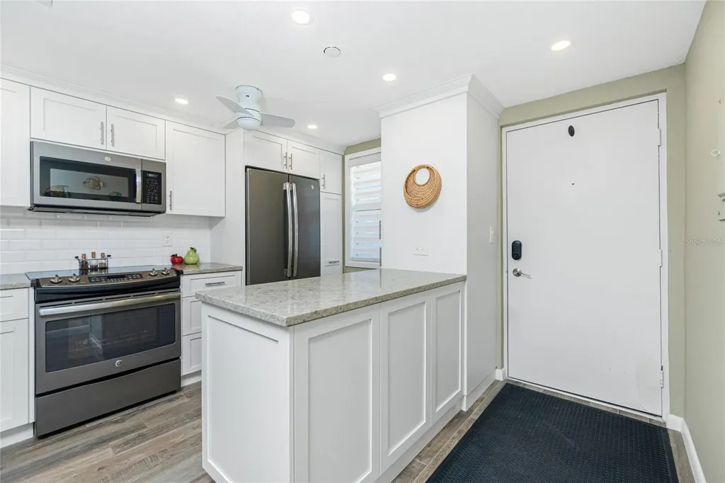 1591 Beach Road Englewood FL 34223