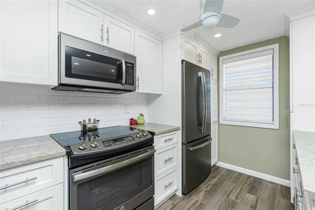 1591 Beach Road Englewood FL 34223