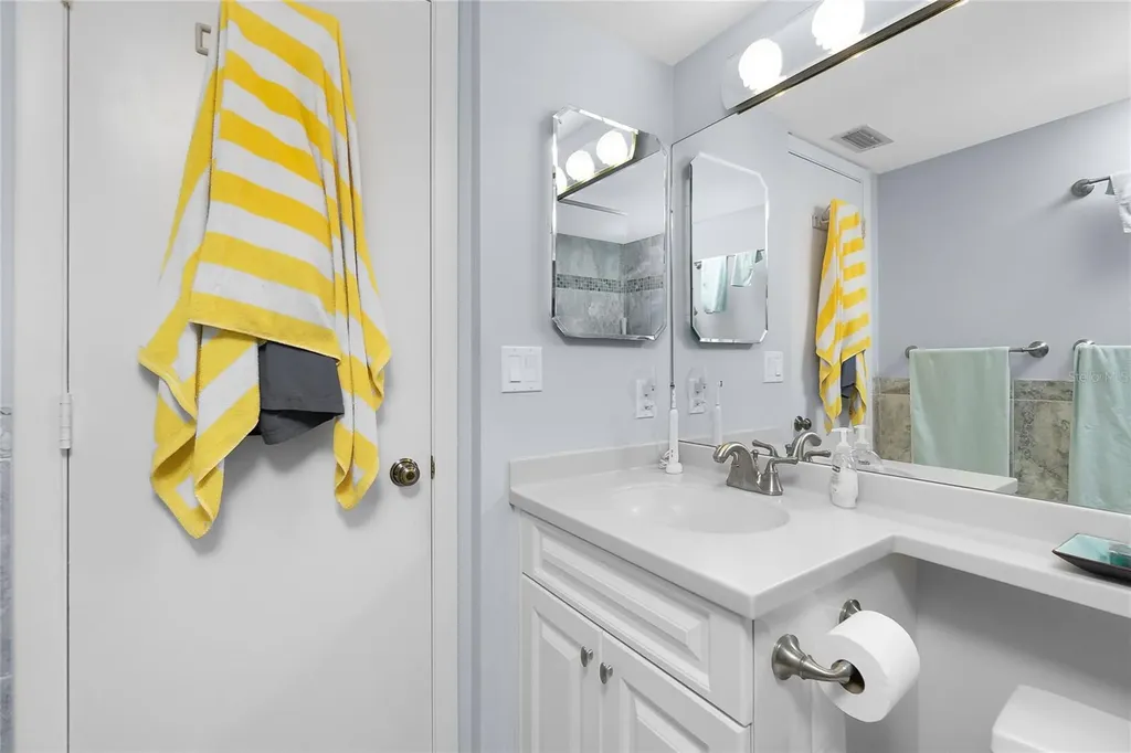 1651 Beach Road Englewood FL 34223