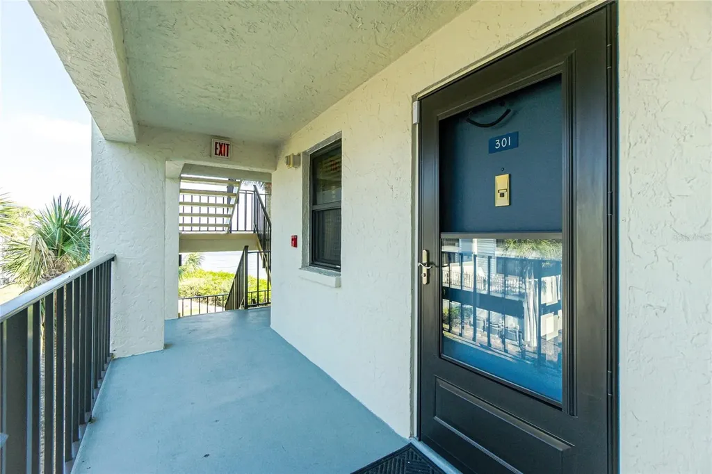 1651 Beach Road Englewood FL 34223