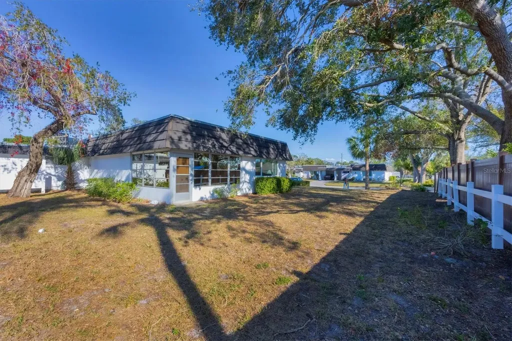 3990 Overlook Bend Sarasota FL 34232