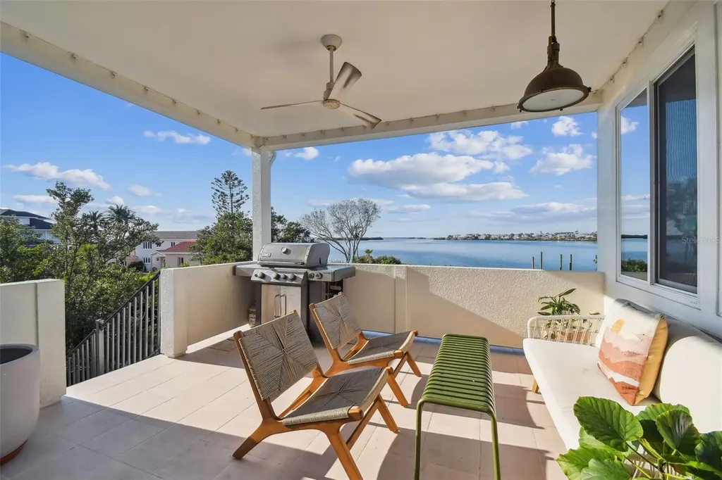 1640 Sea Breeze Drive Tarpon Springs FL 34689