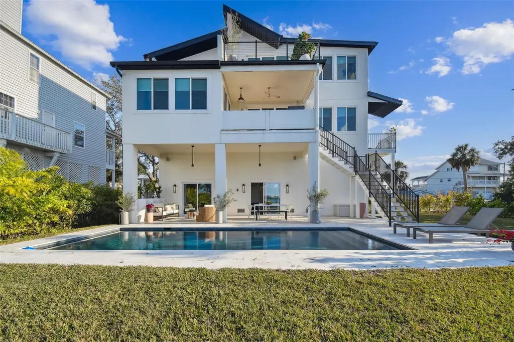 1640 Sea Breeze Drive Tarpon Springs FL 34689