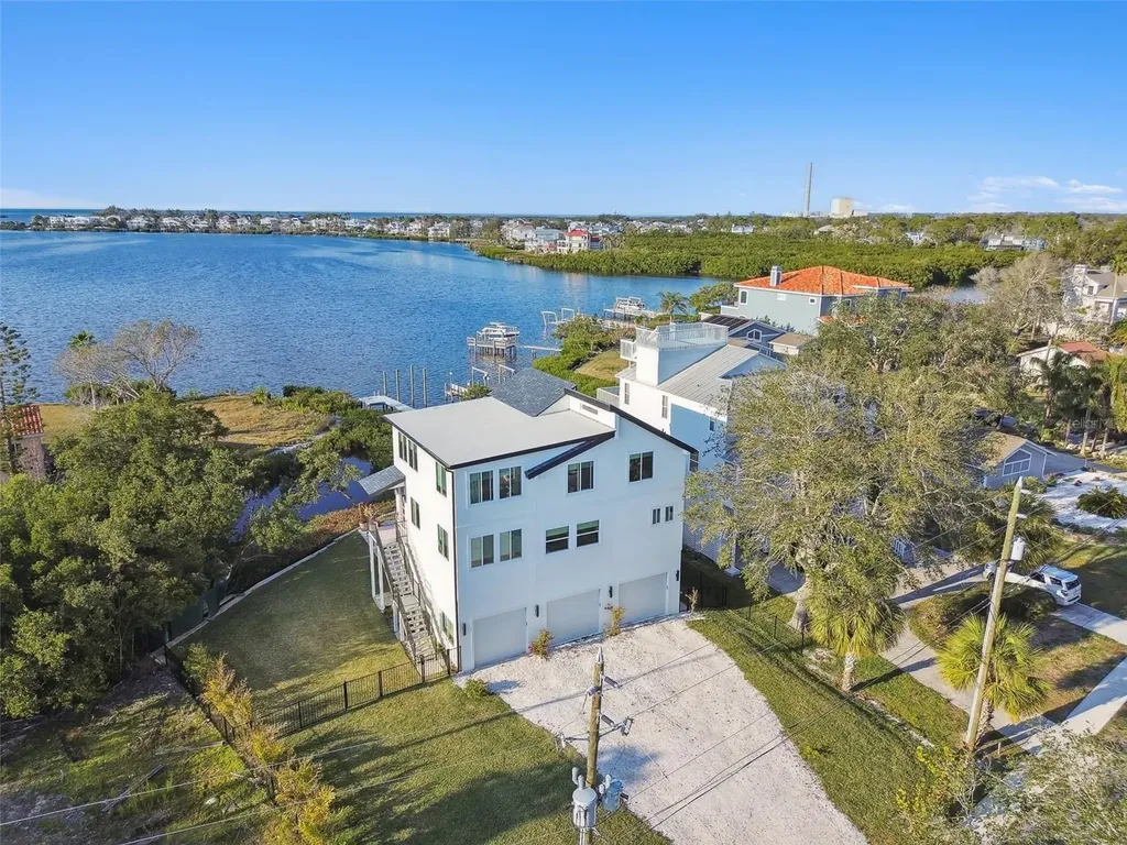 1640 Sea Breeze Drive Tarpon Springs FL 34689
