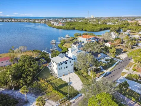 1640 Sea Breeze Drive Tarpon Springs FL 34689