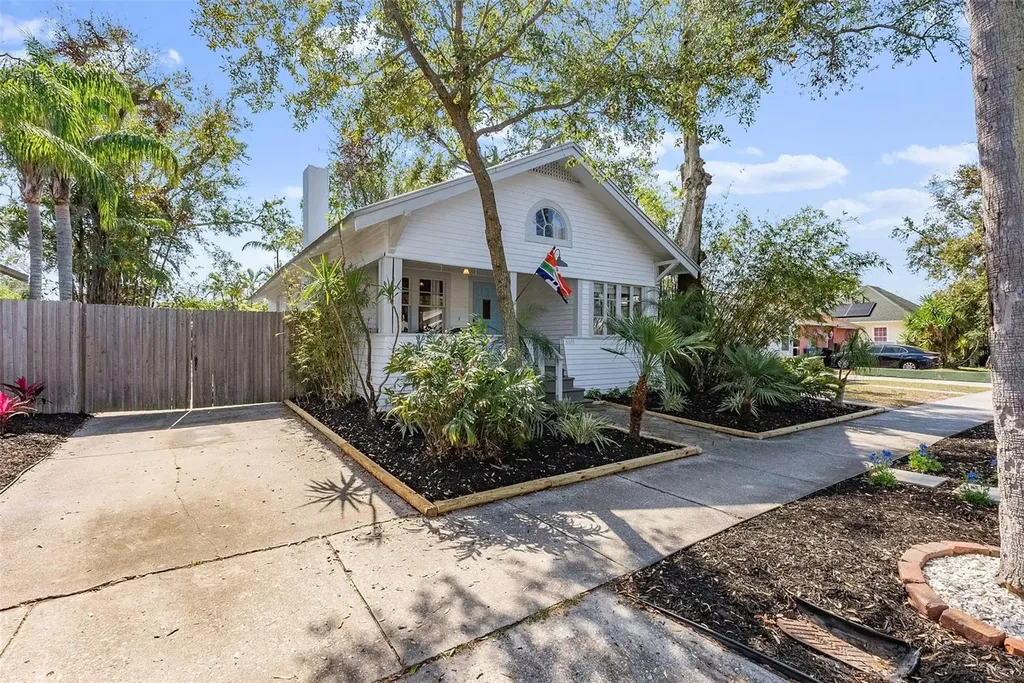 468 11th Avenue N St Petersburg FL 33701