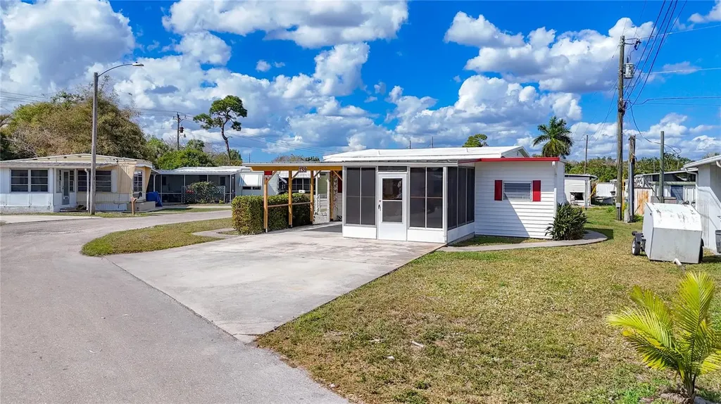 139 Gaslight Avenue North Fort Myers FL 33917