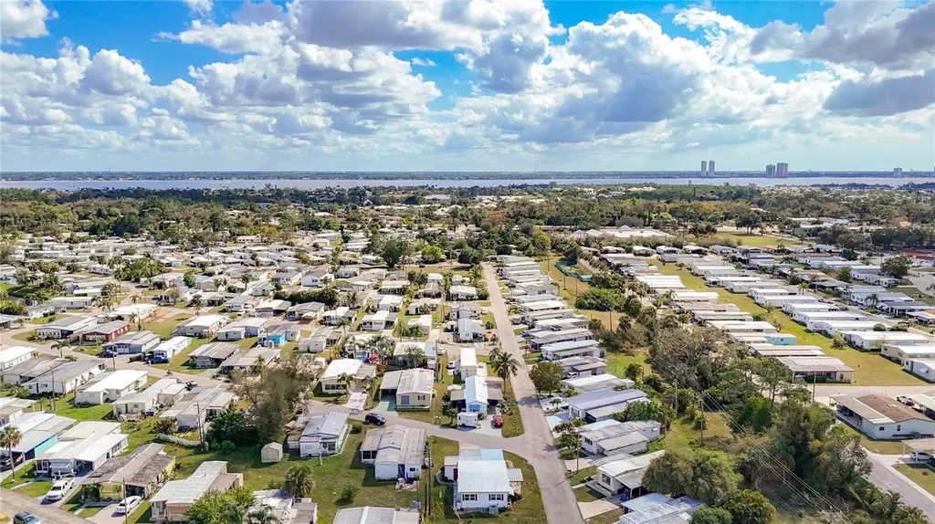 139 Gaslight Avenue North Fort Myers FL 33917
