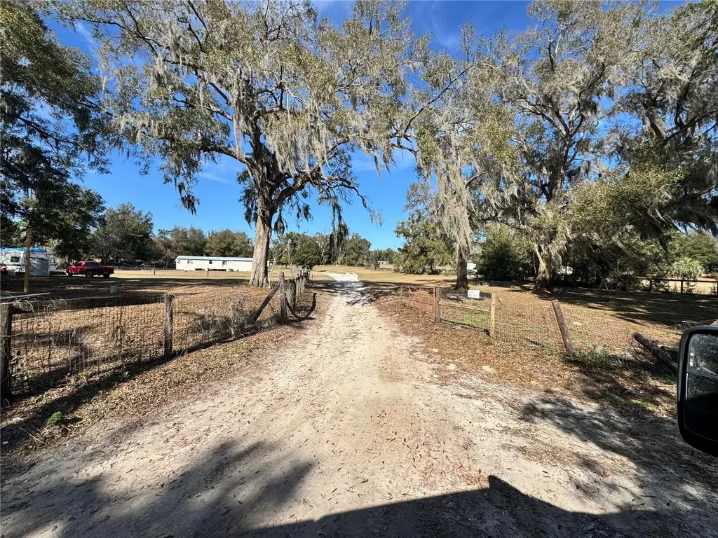 2469 NE 165th Street Citra FL 32113