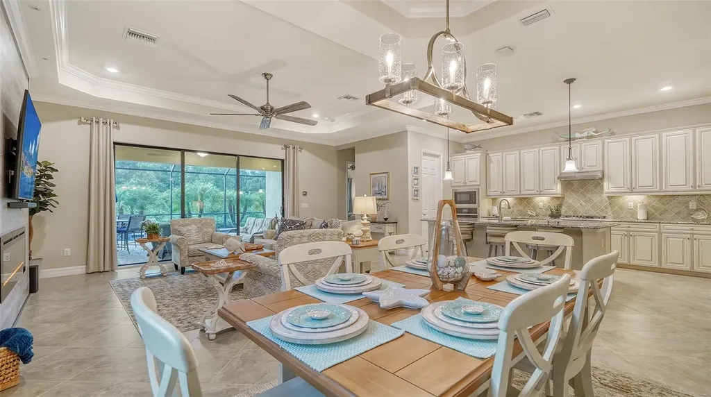 17467 Hickok Belt Loop Lakewood Ranch FL 34211