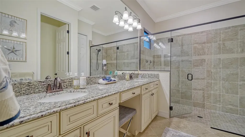 17467 Hickok Belt Loop Lakewood Ranch FL 34211