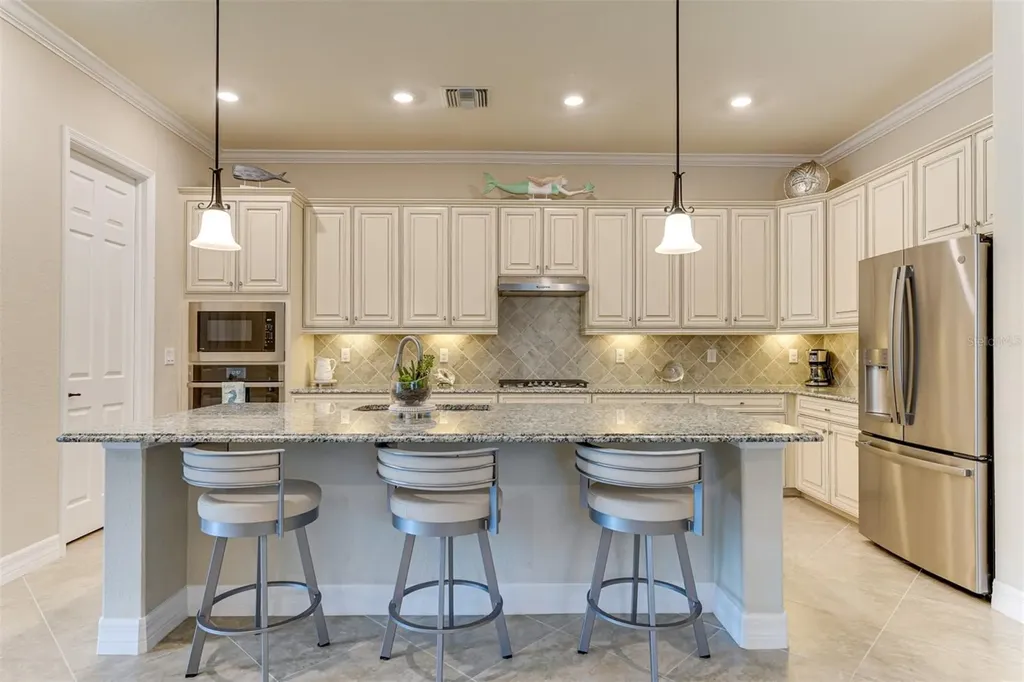 17467 Hickok Belt Loop Lakewood Ranch FL 34211