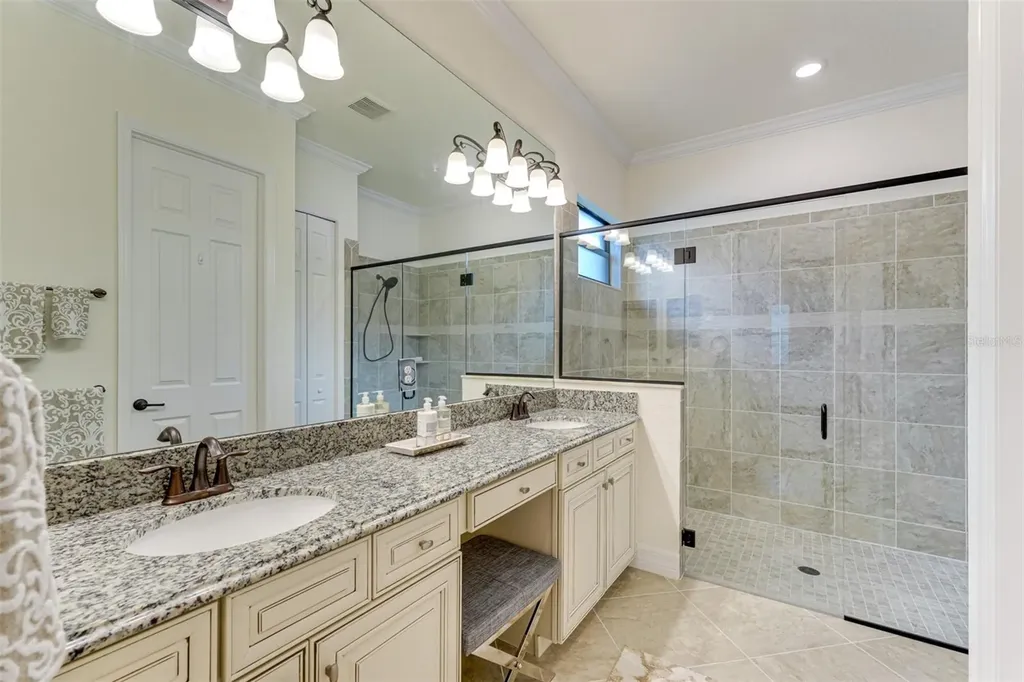 17467 Hickok Belt Loop Lakewood Ranch FL 34211