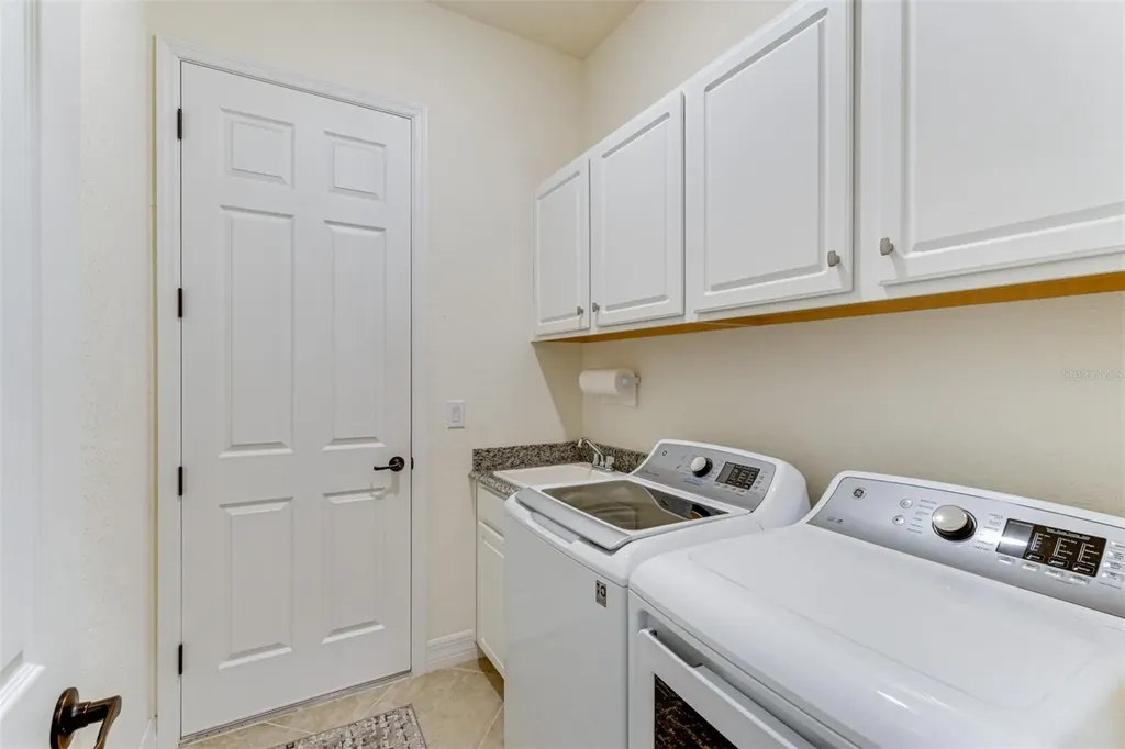 17467 Hickok Belt Loop Lakewood Ranch FL 34211
