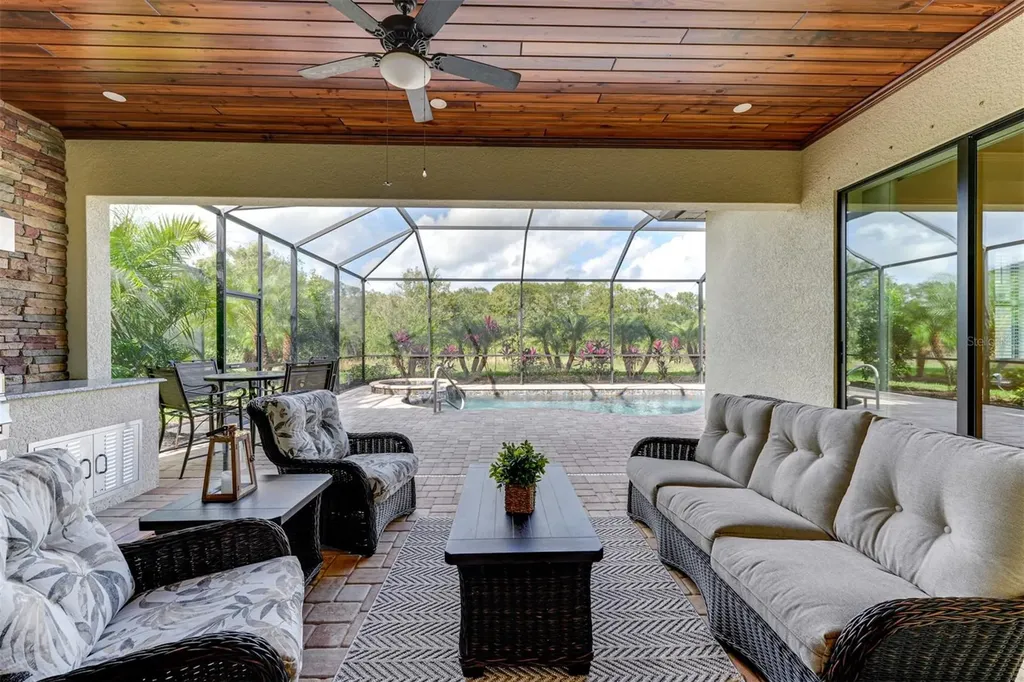 17467 Hickok Belt Loop Lakewood Ranch FL 34211
