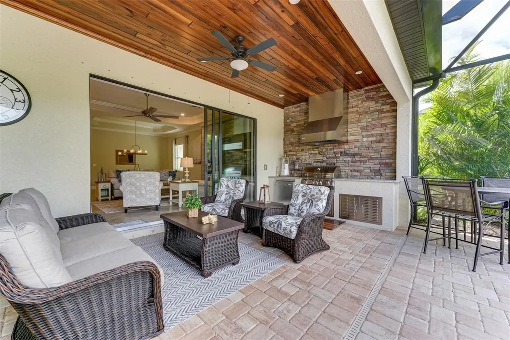 17467 Hickok Belt Loop Lakewood Ranch FL 34211