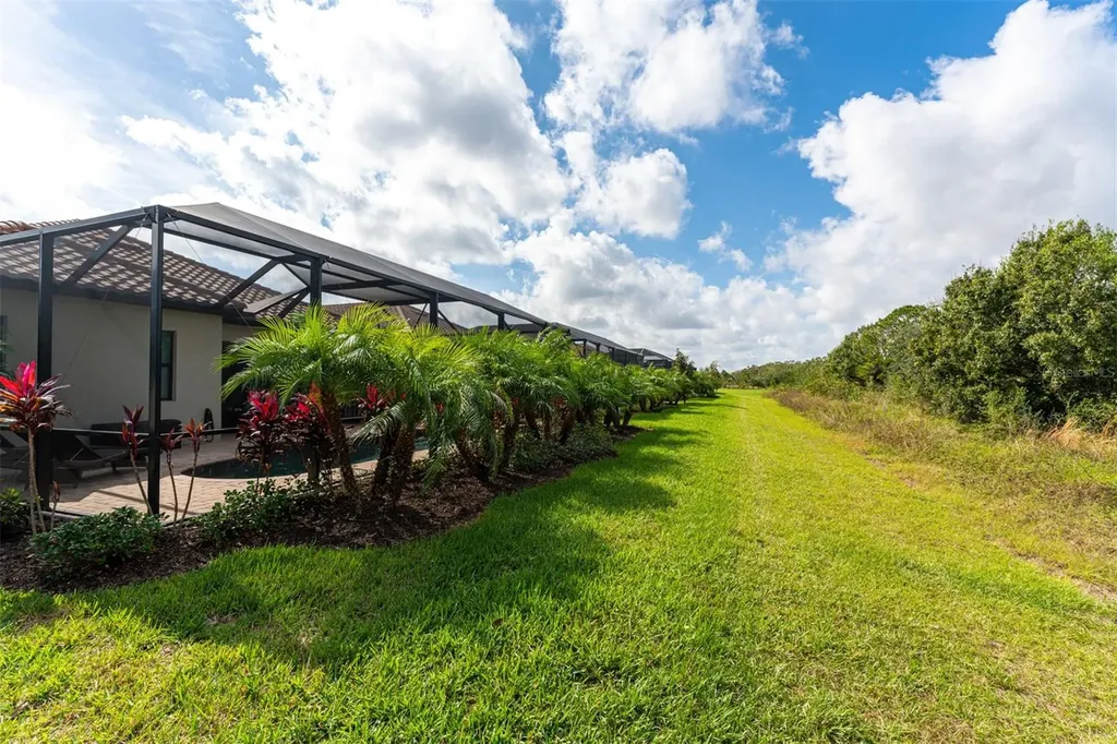 17467 Hickok Belt Loop Lakewood Ranch FL 34211