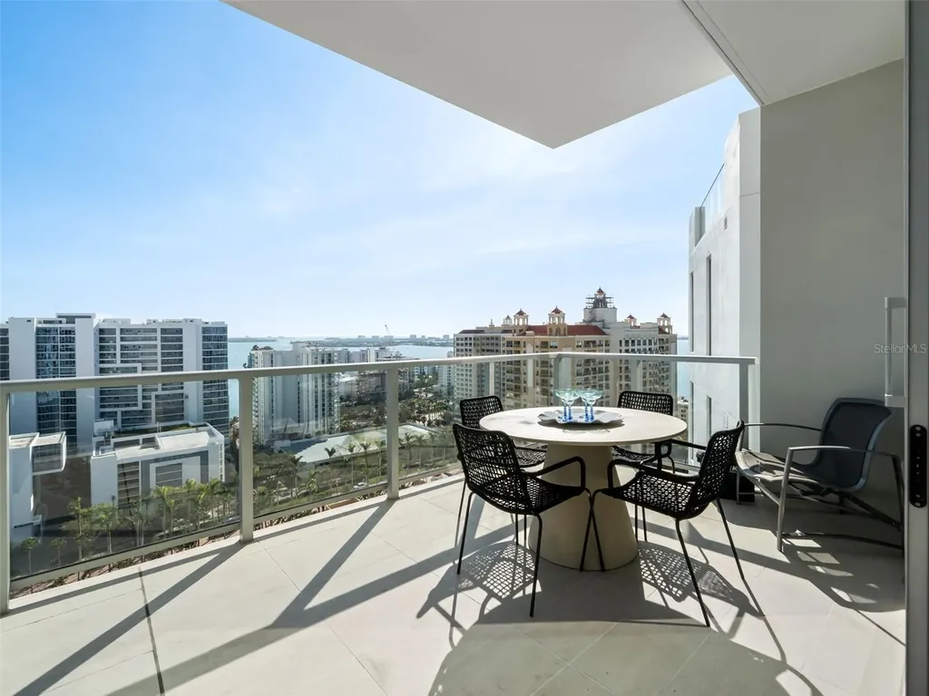 301 Quay Commons Sarasota FL 34236