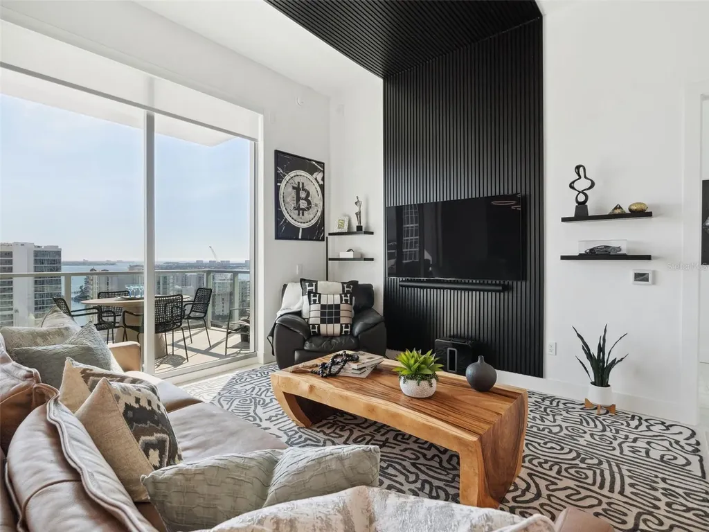 301 Quay Commons Sarasota FL 34236