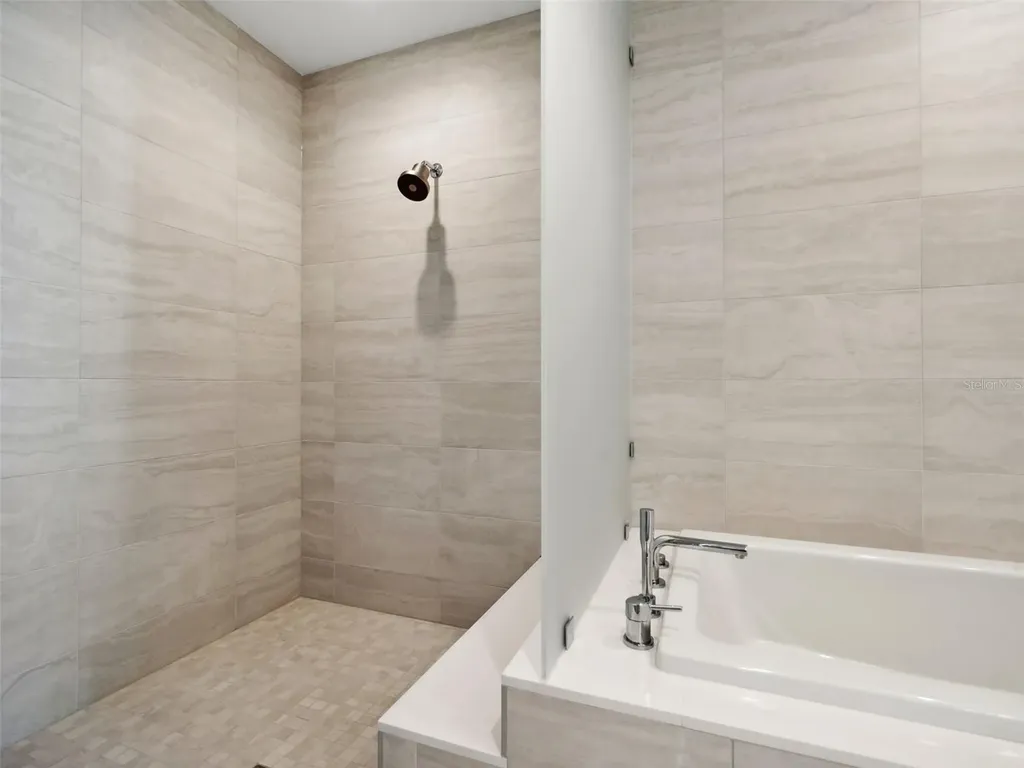 301 Quay Commons Sarasota FL 34236