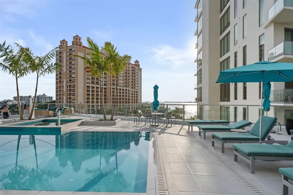 301 Quay Commons Sarasota FL 34236
