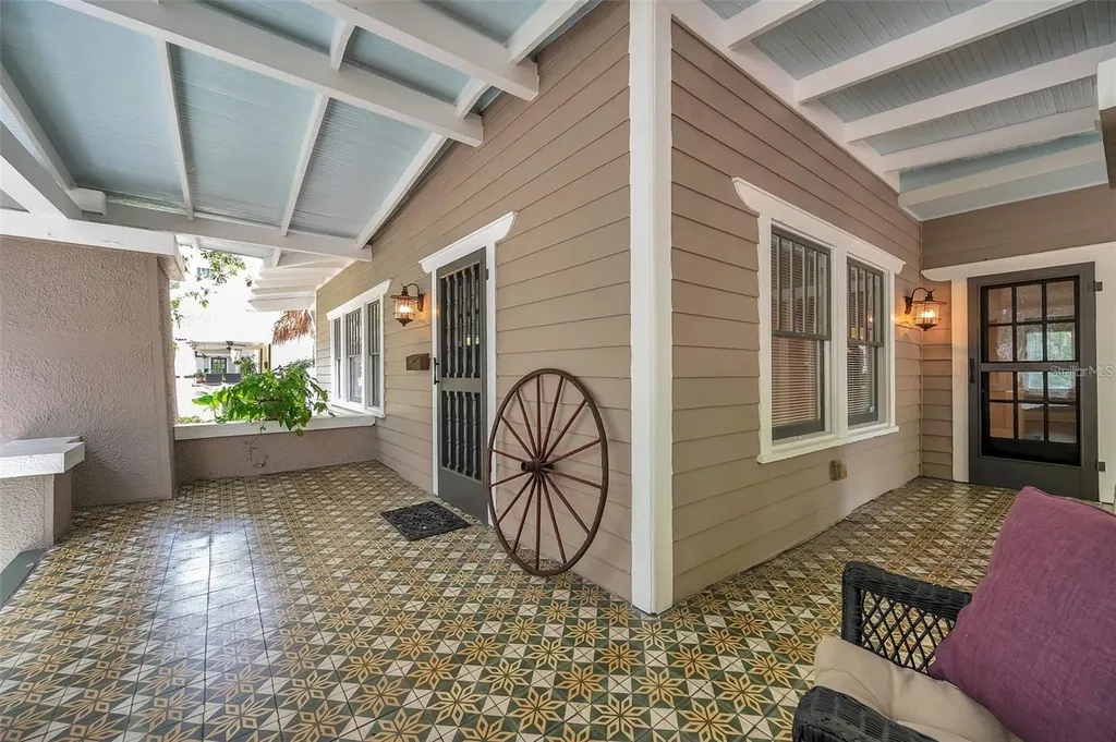 455 13th Avenue NE St Petersburg FL 33701