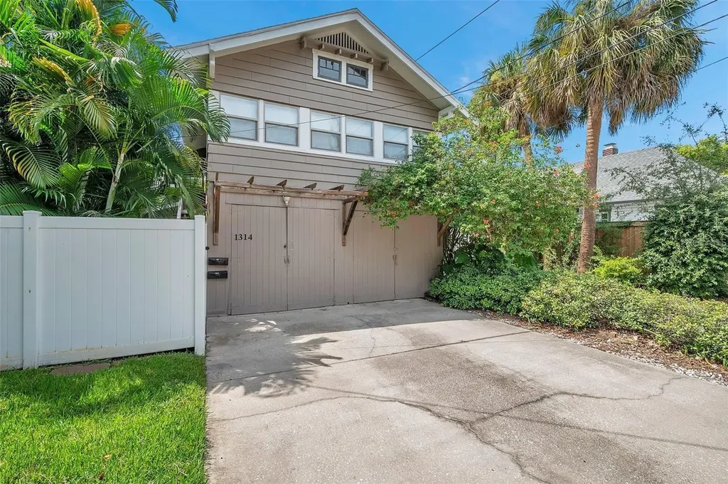 455 13th Avenue NE St Petersburg FL 33701