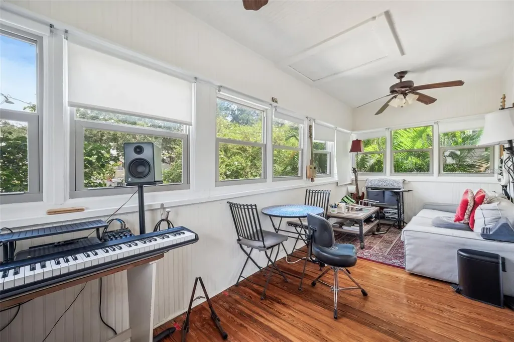 455 13th Avenue NE St Petersburg FL 33701