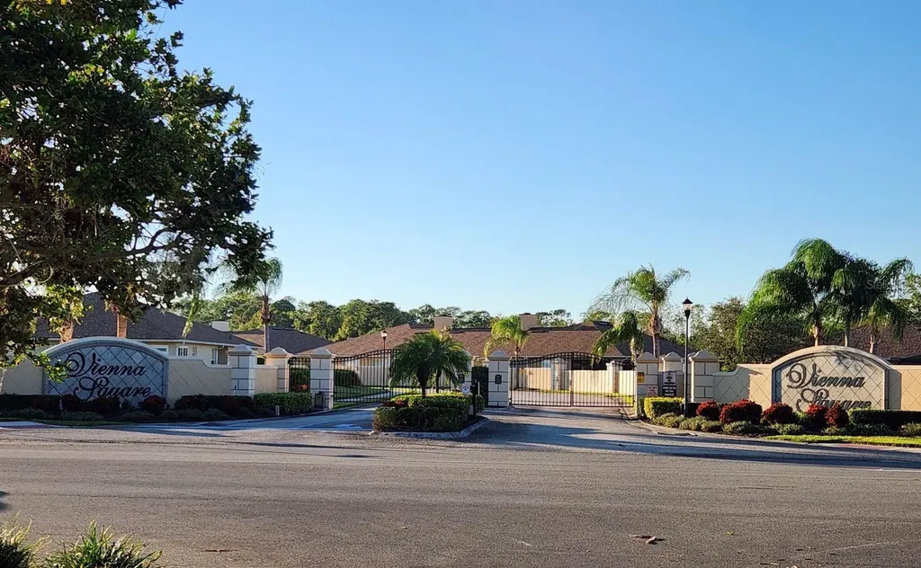 1561 Vienna Square Drive Winter Haven FL 33884