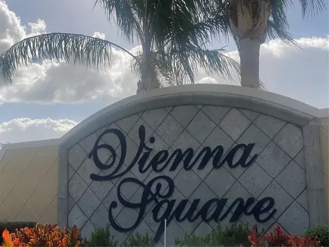 1561 Vienna Square Drive Winter Haven FL 33884
