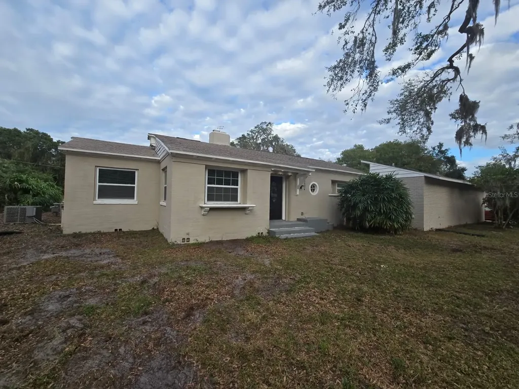1124 Sunshine Avenue Leesburg FL 34748