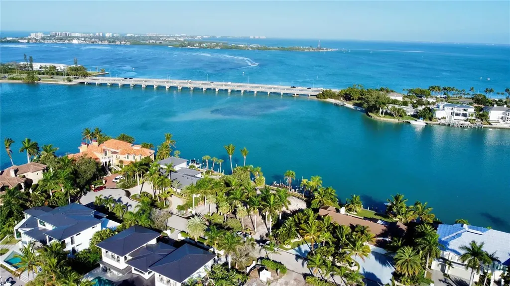 109 N Warbler Lane Sarasota FL 34236
