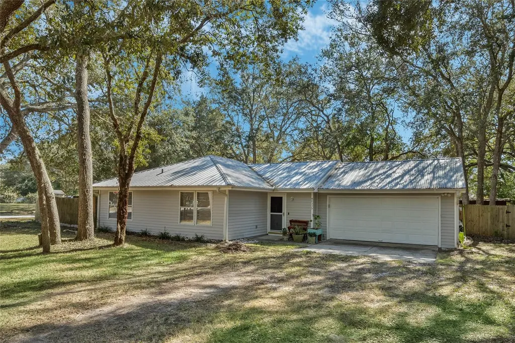 40335 Palm Street Lady Lake FL 32159