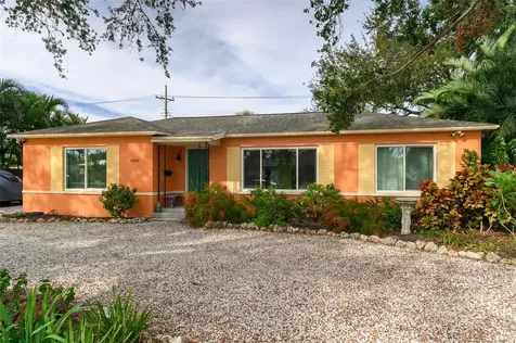 6069 Dartmouth Avenue N St Petersburg FL 33710