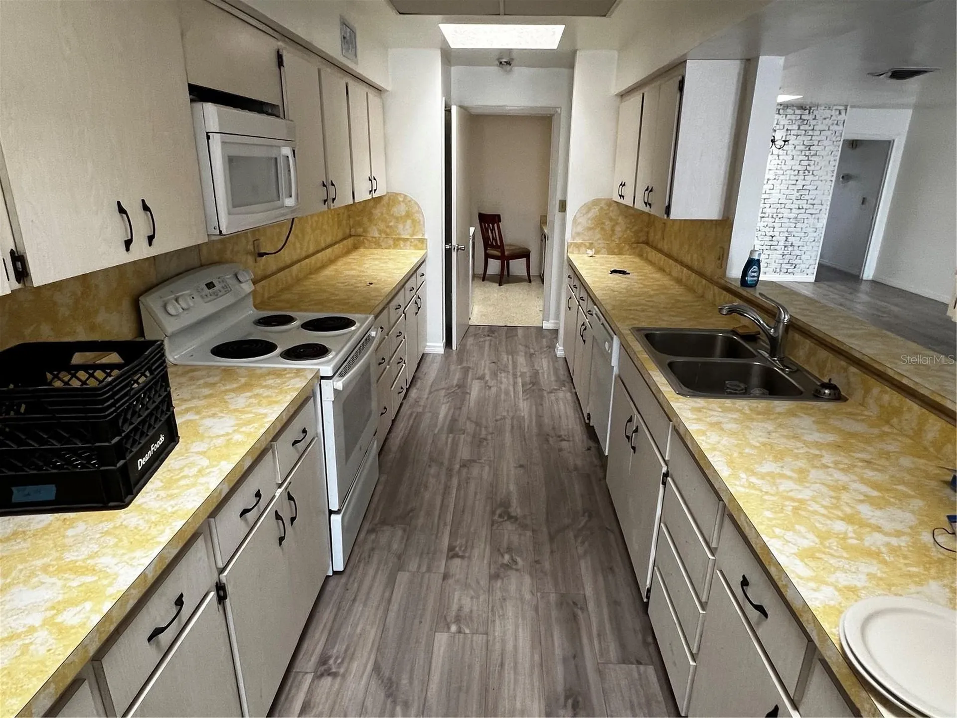 2048 Bee Ridge Road Sarasota FL 34239