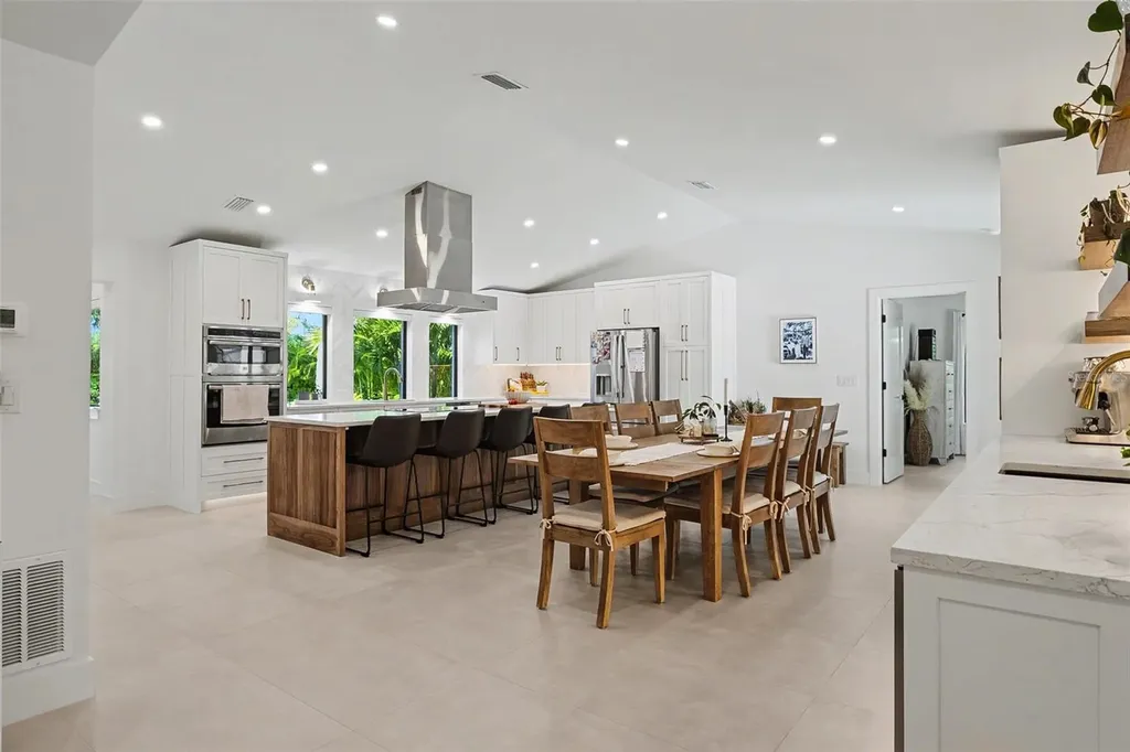 1899 Buccaneer Circle Sarasota FL 34231