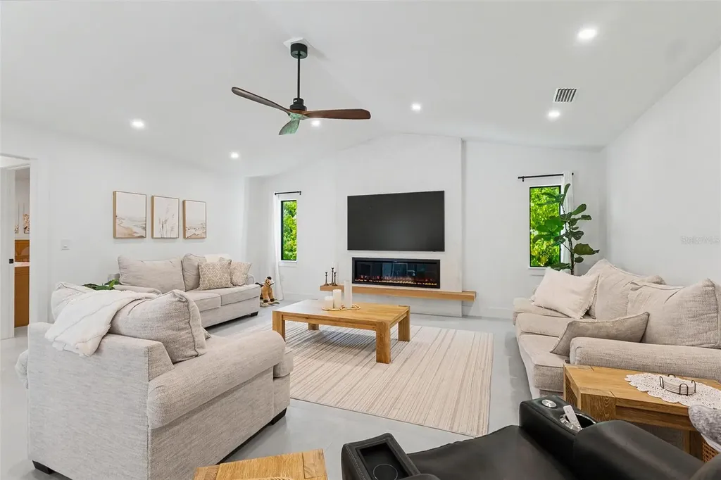 1899 Buccaneer Circle Sarasota FL 34231