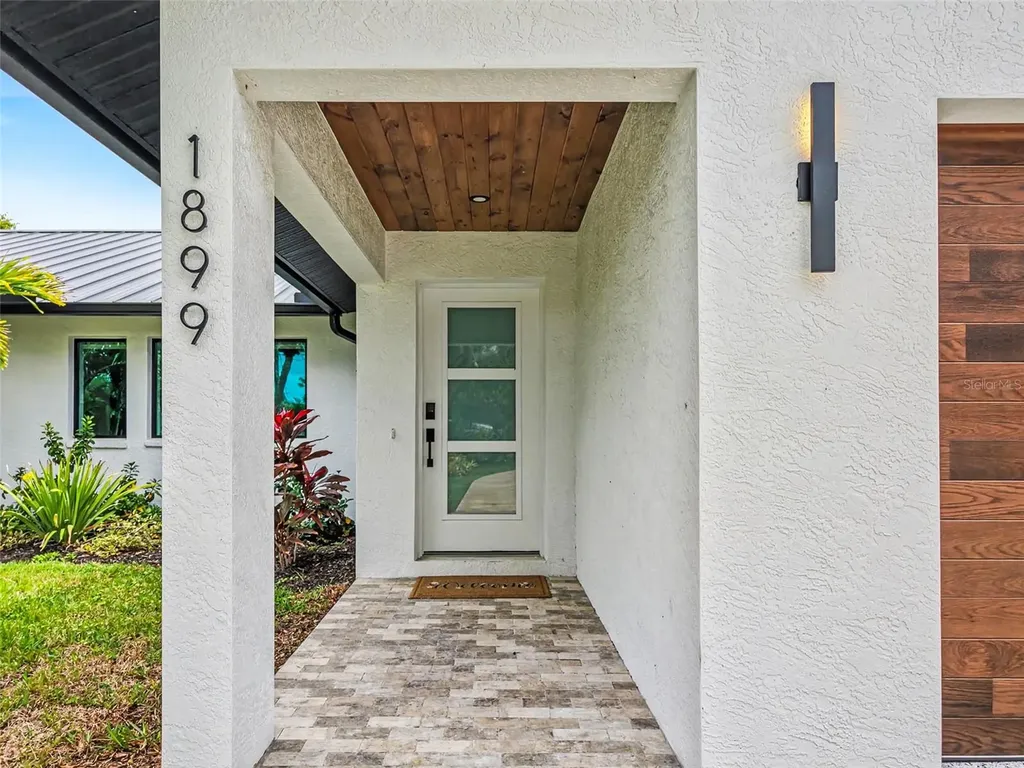 1899 Buccaneer Circle Sarasota FL 34231